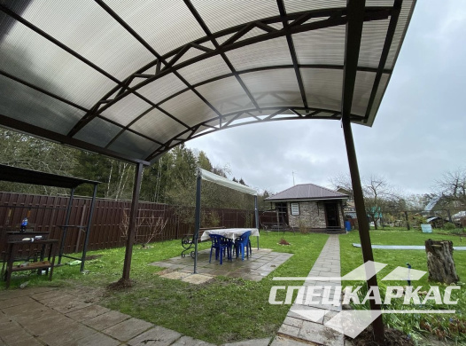Навес над входом в дом из поликарбоната №32 - фото 1285