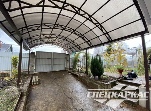 Навес из поликарбоната над парковкой автомобиля перед гаражом №73 - фото 1687