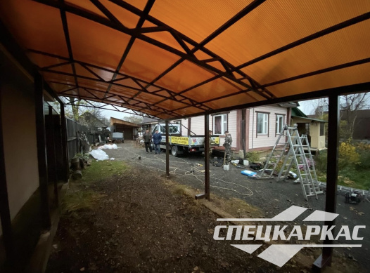 Навес из поликарбоната для автомобиля к дому №70 - фото 1656